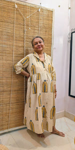 Load image into Gallery viewer, Veg Dye Pleated Dress Offwhite
