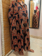 Load image into Gallery viewer, Veg Dye Pleated Dress Black
